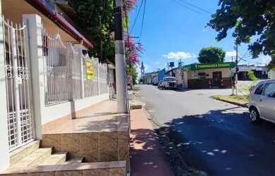 Imagem: A casa possui 3 Dormitórios, 3 Vagas na garagem, 250m² de