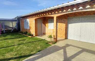 Imagem: A casa possui 3 Dormitórios, 3 Banheiros, 1 Vaga na garagem