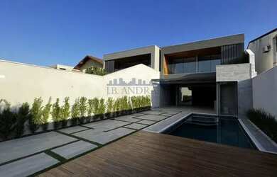 Imagem: A casa em condomínio à venda possui 5 Dormitórios, 5 Banheiros