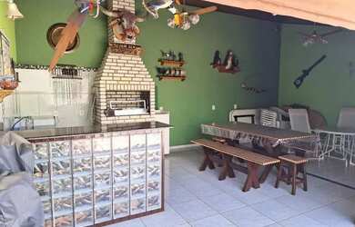 Imagem: A casa em condomínio possui 5 Dormitórios, 5 Banheiros, 3