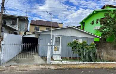 Imagem: A casa possui 2 Dormitórios, 2 Banheiros, 1 Vaga na garagem