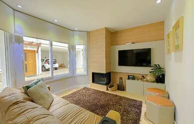 Imagem: A casa possui 3 Dormitórios, 4 Banheiros, 1 Vaga na garagem