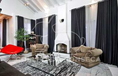 Imagem: A casa em condomínio possui 4 Dormitórios, 5 Banheiros, 2