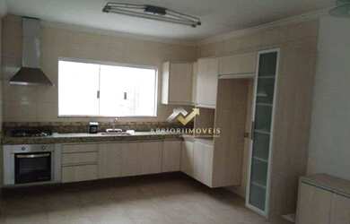 Imagem: A casa possui 3 Dormitórios, 3 Banheiros, 4 Vagas na garagem