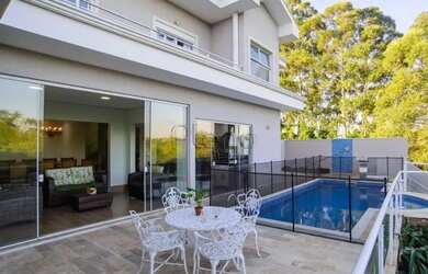 Imagem: A casa em condomínio possui 4 Dormitórios, 5 Banheiros, 4