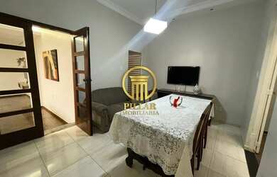 Imagem: A casa possui 4 Dormitórios, 2 Banheiros, 1 Vaga na garagem