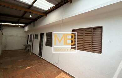 Imagem: A casa possui 1 Dormitório, 1 Banheiro, 1 Vaga na garagem