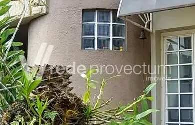 Imagem: A casa possui 3 Dormitórios, 3 Banheiros, 4 Vagas na garagem