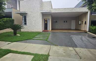 Imagem: A casa em condomínio possui 3 Dormitórios, 3 Banheiros, 2