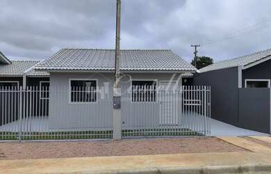 Imagem: A casa possui 3 Dormitórios, 1 Banheiro, 3 Vagas na garagem