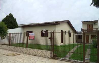 Imagem: A casa possui 3 Dormitórios, 1 Banheiro, 3 Vagas na garagem