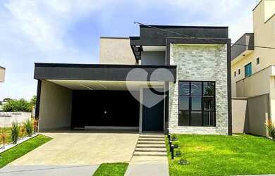 Imagem: A casa possui 4 Dormitórios, 4 Banheiros, 2 Vagas na garagem