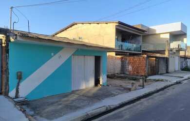 Imagem: A casa possui 2 Dormitórios, 2 Banheiros, 1 Vaga na garagem