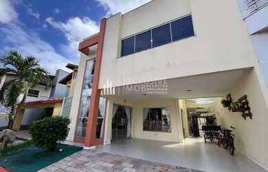 Imagem: O apartamento possui 4 Dormitórios, 5 Banheiros, 2 Vagas na