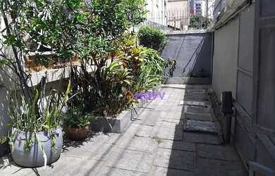 Imagem: A casa possui 5 Dormitórios, 3 Banheiros, 2 Vagas na garagem