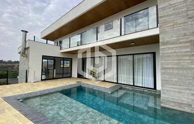 Imagem: A casa em condomínio possui 3 Dormitórios, 5 Banheiros, 2