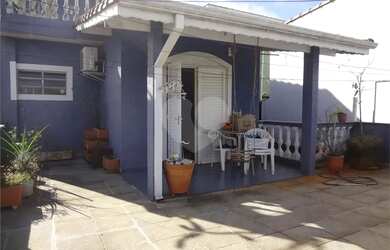 Imagem: A casa à venda possui 4 Dormitórios, 5 Banheiros, 4 Vagas