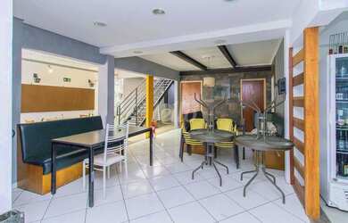 Imagem: O depósito possui 2 Vagas na garagem, 300m² de Área e está