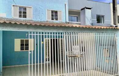 Imagem: A casa em condomínio possui 3 Dormitórios, 2 Banheiros, 2