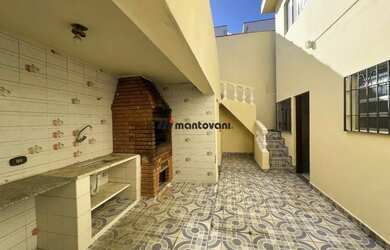 Imagem: A casa possui 3 Dormitórios, 3 Banheiros, 3 Vagas na garagem