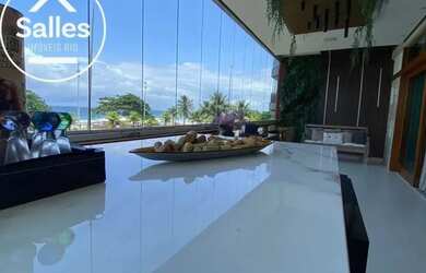 Imagem: O apartamento possui 4 Dormitórios, 3 Banheiros, 4 Vagas na