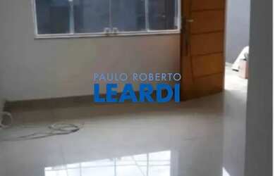 Imagem: A casa possui 2 Dormitórios, 3 Banheiros, 2 Vagas na garagem