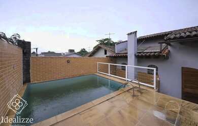 Imagem: A casa possui 4 Dormitórios, 5 Banheiros, 2 Vagas na garagem