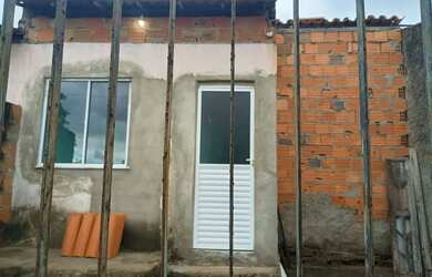 Imagem: A casa à venda possui 1 Dormitório, 1 Banheiro, 1 Vaga na