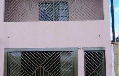 Imagem: A casa possui 4 Dormitórios, 2 Banheiros, 2 Vagas na garagem