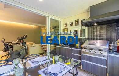 Imagem: O apartamento possui 1 Dormitório, 1 Banheiro, 2 Vagas na garagem