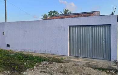 Imagem: A casa possui 2 Dormitórios, 2 Banheiros, 2 Vagas na garagem