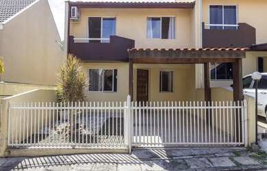 Imagem: A casa em condomínio possui 3 Dormitórios, 2 Banheiros, 2