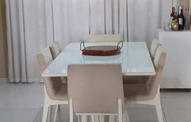 Imagem: A casa possui 3 Dormitórios, 2 Banheiros, 2 Vagas na garagem