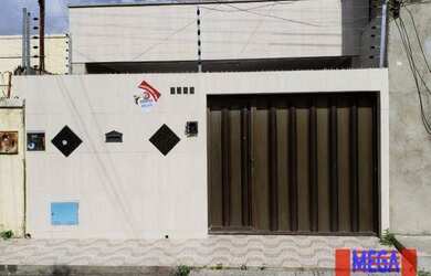 Imagem: A casa possui 2 Dormitórios, 2 Banheiros, 2 Vagas na garagem