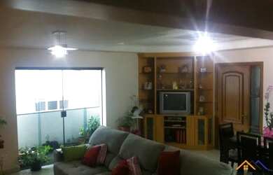 Imagem: O apartamento possui 4 Dormitórios, 1 Banheiro, 2 Vagas na