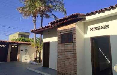 Imagem: A casa possui 3 Dormitórios, 2 Banheiros, 5 Vagas na garagem