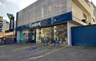 Imagem: O depósito possui 5 Vagas na garagem, 571m² de Área e está