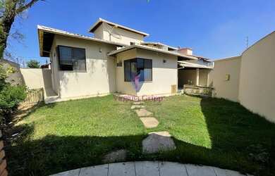 Imagem: A casa possui 5 Dormitórios, 3 Banheiros, 5 Vagas na garagem