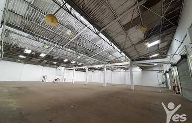 Imagem: O depósito possui 5 Vagas na garagem, 1.700m² de Área e