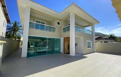 Imagem: A casa em condomínio possui 5 Dormitórios, 5 Banheiros, 530m²