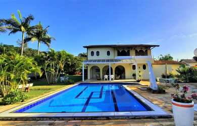 Imagem: A casa possui 4 Dormitórios, 5 Banheiros, 5 Vagas na garagem