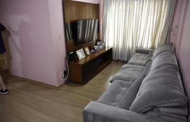 Imagem: O apartamento possui 3 Dormitórios, 1 Banheiro, 2 Vagas na