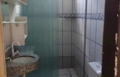 Imagem: A casa possui 2 Dormitórios, 2 Banheiros, 3 Vagas na garagem