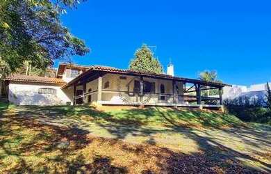 Imagem: A casa em condomínio para alugar possui 3 Dormitórios, 3 Banheiros