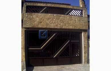 Imagem: A casa possui 4 Dormitórios, 5 Banheiros, 2 Vagas na garagem