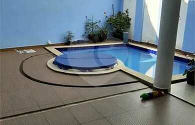 Imagem 4: Sobrado de Alto Padrão para Venda com Piscina no Alto de Santana