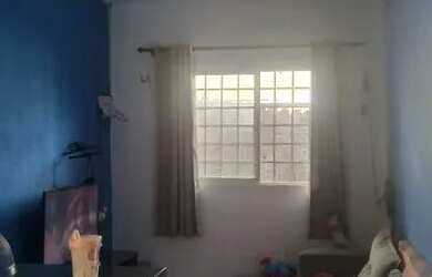 Imagem: A casa possui 3 Dormitórios, 1 Banheiro, 1 Vaga na garagem