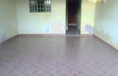 Imagem: A casa possui 2 Dormitórios, 1 Banheiro, 1 Vaga na garagem