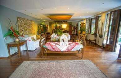 Imagem: A casa à venda possui 5 Dormitórios, 5 Banheiros, 4 Vagas