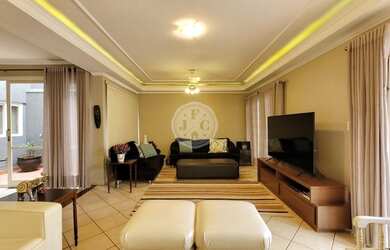 Imagem: O depósito possui 4 Vagas na garagem, 236m² de Área e Imóvel